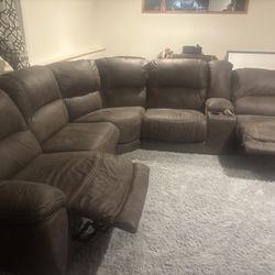 Double Reclining Sectional 