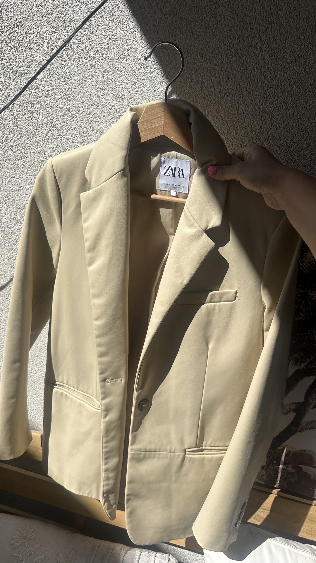 ZARA Beige Tailored Blazer – Like New