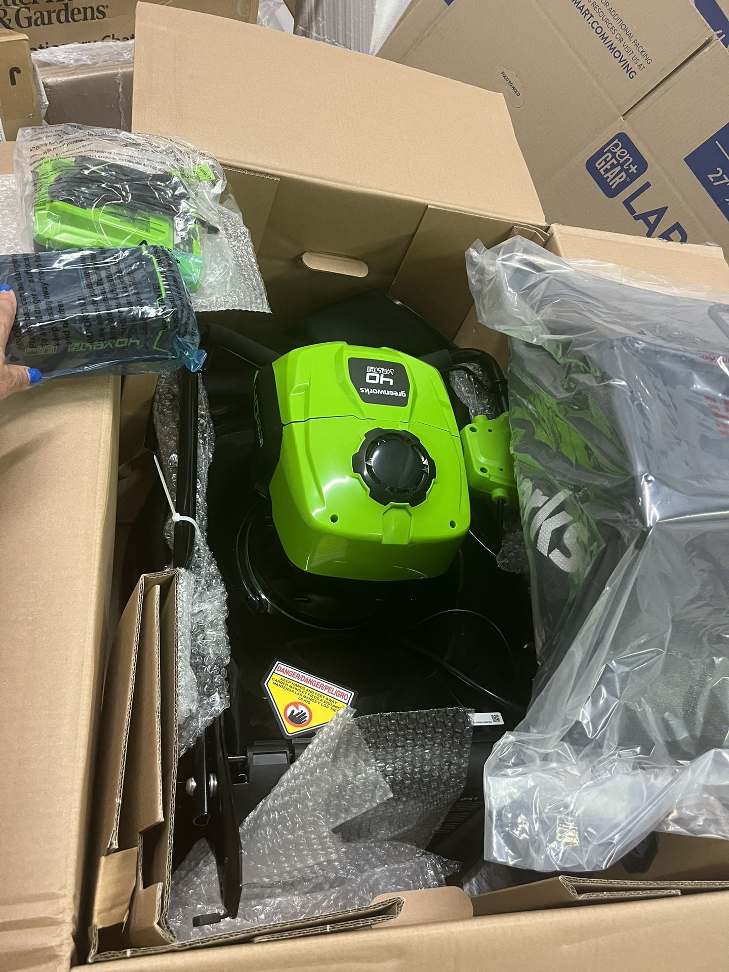 BRAND NEW - 21” Greenworks 40V Brushless Walk Behind Push Lawn Mower with 5Ah Battery and Charger