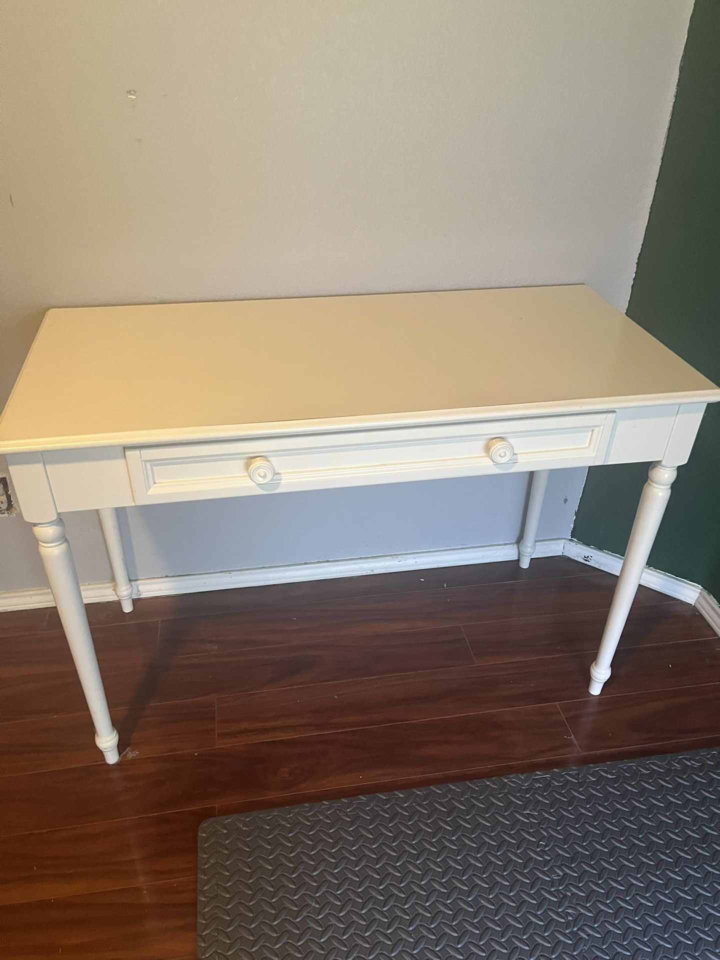 Desk - White (Pending)