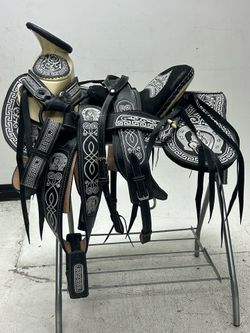 Monturas charra para caballos 100% piel de la mejor calidad y con excelentes diseños  Con todos sus accesorios incluidos  + cincho  + cabezada o corre