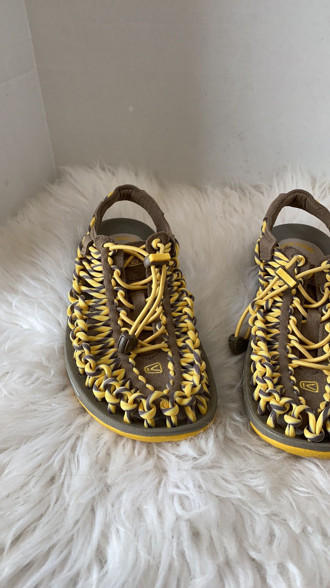 KEEN UNEEK Woven Paracord String Women's Sandals Sporty Shoes 6.5 Yellow / Grey
