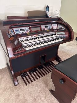 Lowrey organ