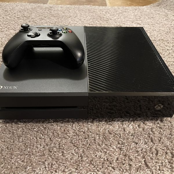 XBOX ONE 500 GB (Gently used/Functions As Expected) for Sale in