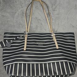 GUESS PURSE