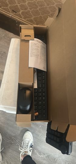 brand New Wireless Del Keyboard With Box Perfect Christmas Present