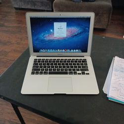 MacBook Air i5  13 Inch 