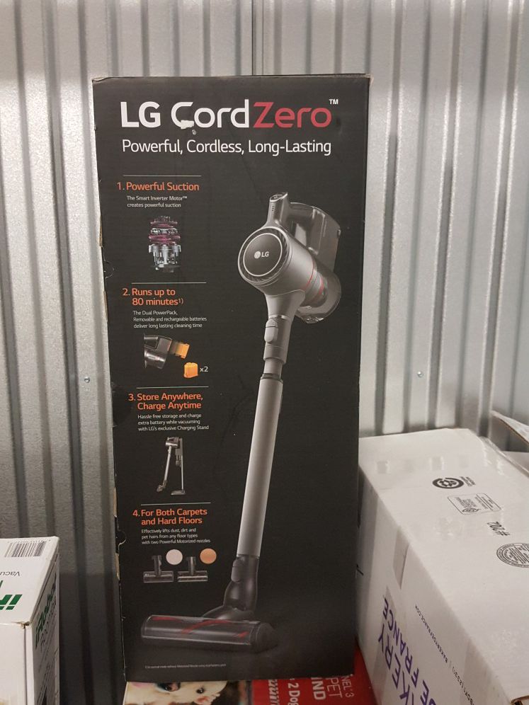 NEW - LG Cord Zero Vacuum - 2 battery packs + accessories - NO MOTOR HEAD