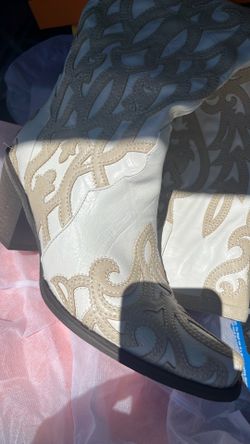 Women’s high boots size 8