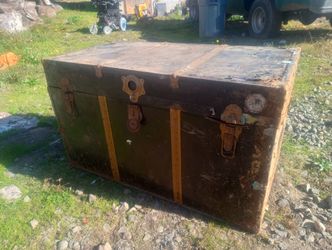 Steamer trunk