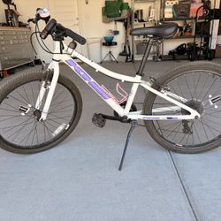 KHS Syntaur 24” Mountain Bike White 