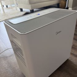 Midea Dehumidifier – Works Perfect – Clean 