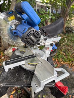 Saw - compound miter saw) de la marca Kobalt (modelo de disco compacto de 7-1/4" o 10" con guía láser/LED)