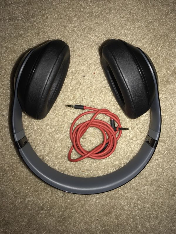 Beats studio 2 with cable