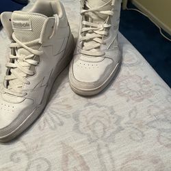 Men’s basketball shoes