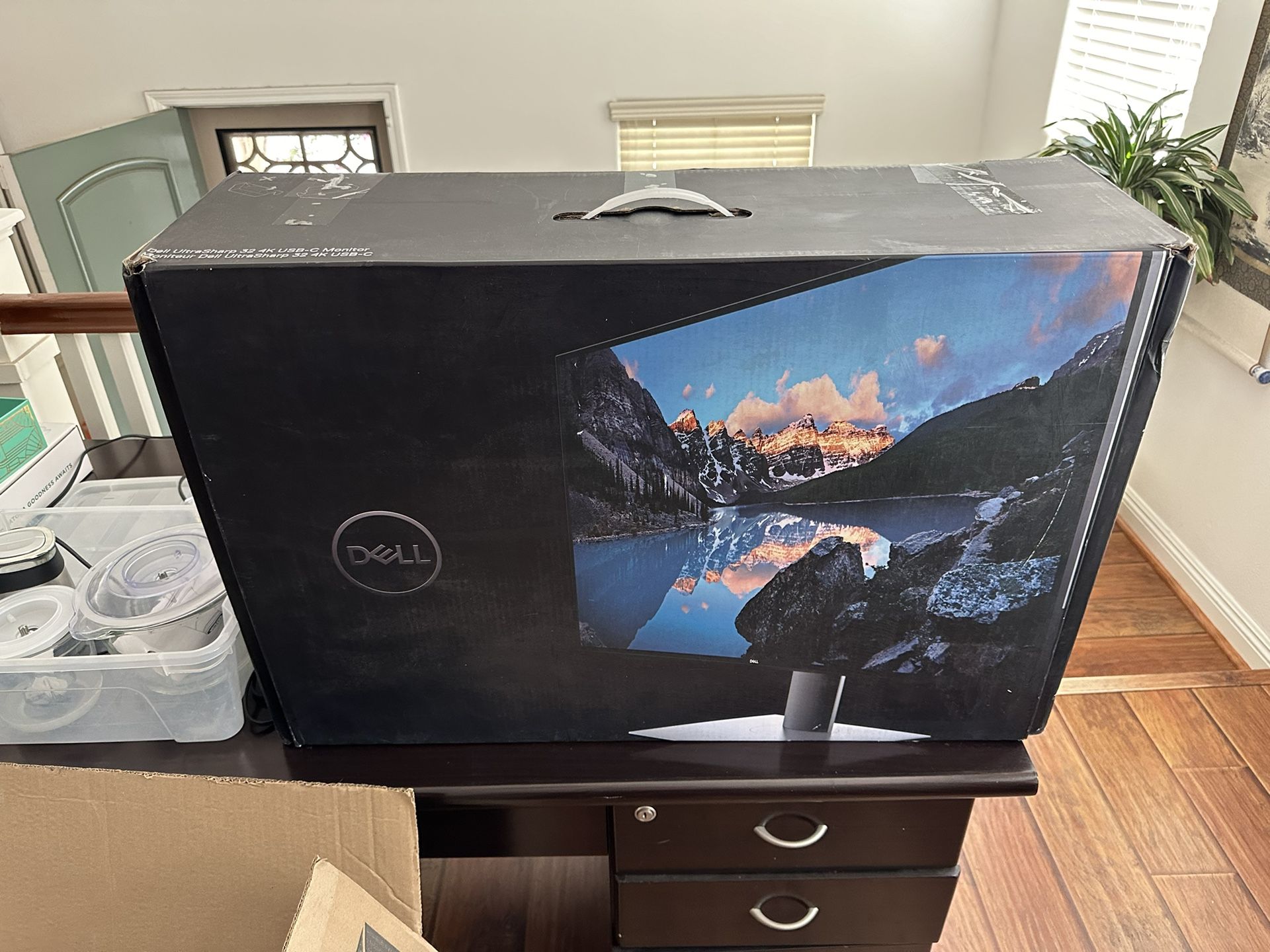 Dell U-Series 32-Inch 4K UHD 2160p U3219Q