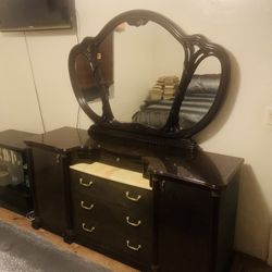 Brown 6 Drawers Dresser With Mirror ($180)