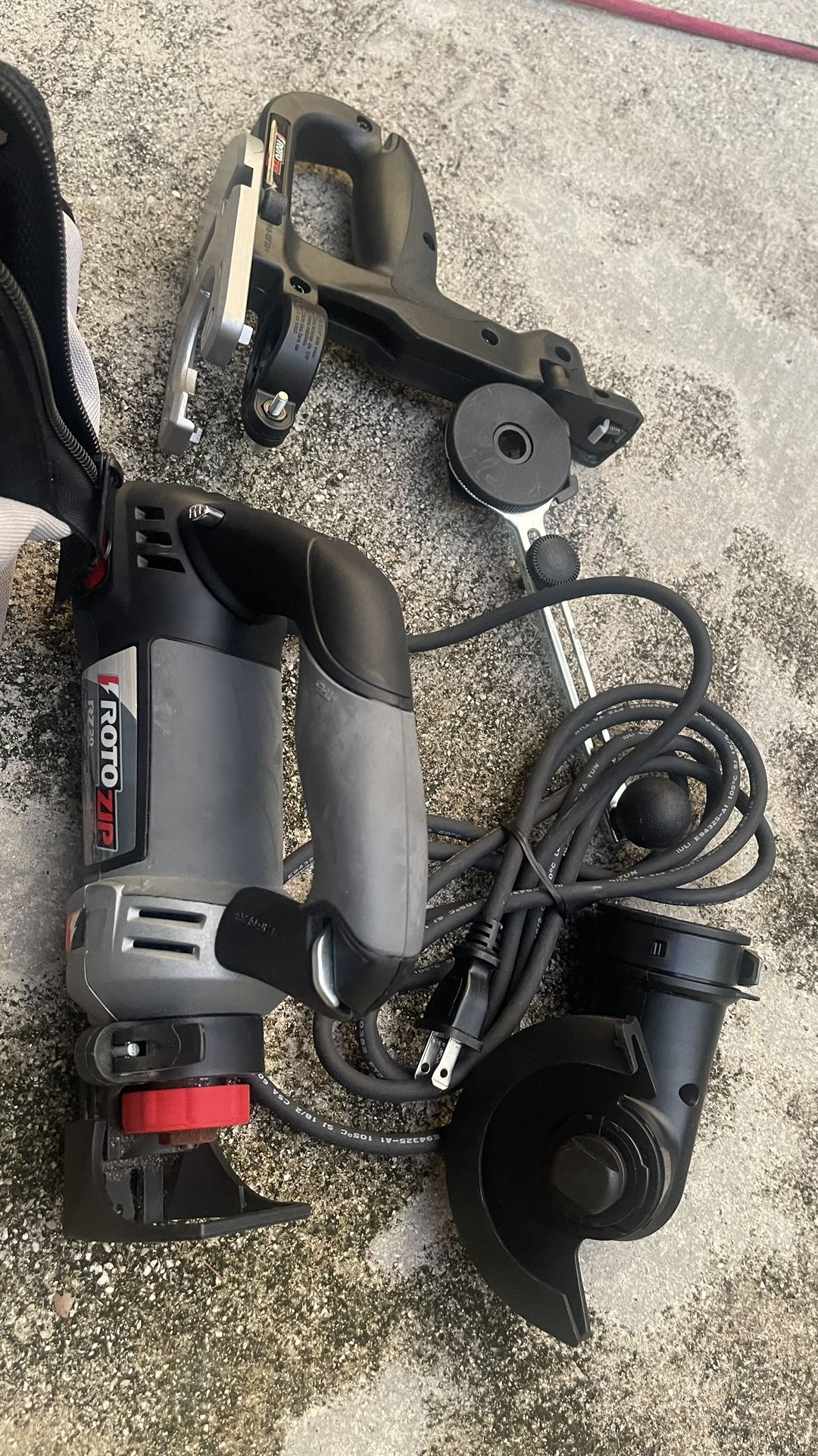 Bosch RotoZip RZ10 Rotary Tool W/Attachments and Bag