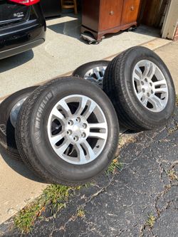 18” Chevy Silverado wheels on Michelin 265/65/18 all terrain tires 6 lug Chevy gmc wheels