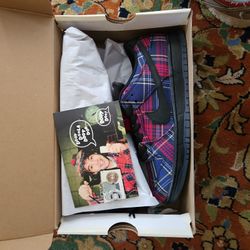 NIKE DUNK LOW SB NARDWUAR SIZE 9M
