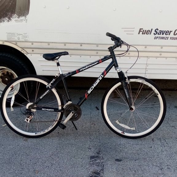schwinn midmoor bicycle Schwinn Midmoor Hybrid Bike for Sale in Oakland Park, FL