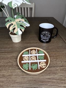 Botanical Tic-Tac-Toe Table Game – Monstera Leaf Design