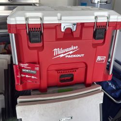 Milwaukee XL Cooler
