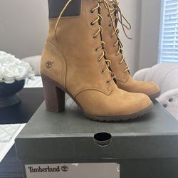 New In Box Glancy Timberland Heel Boots