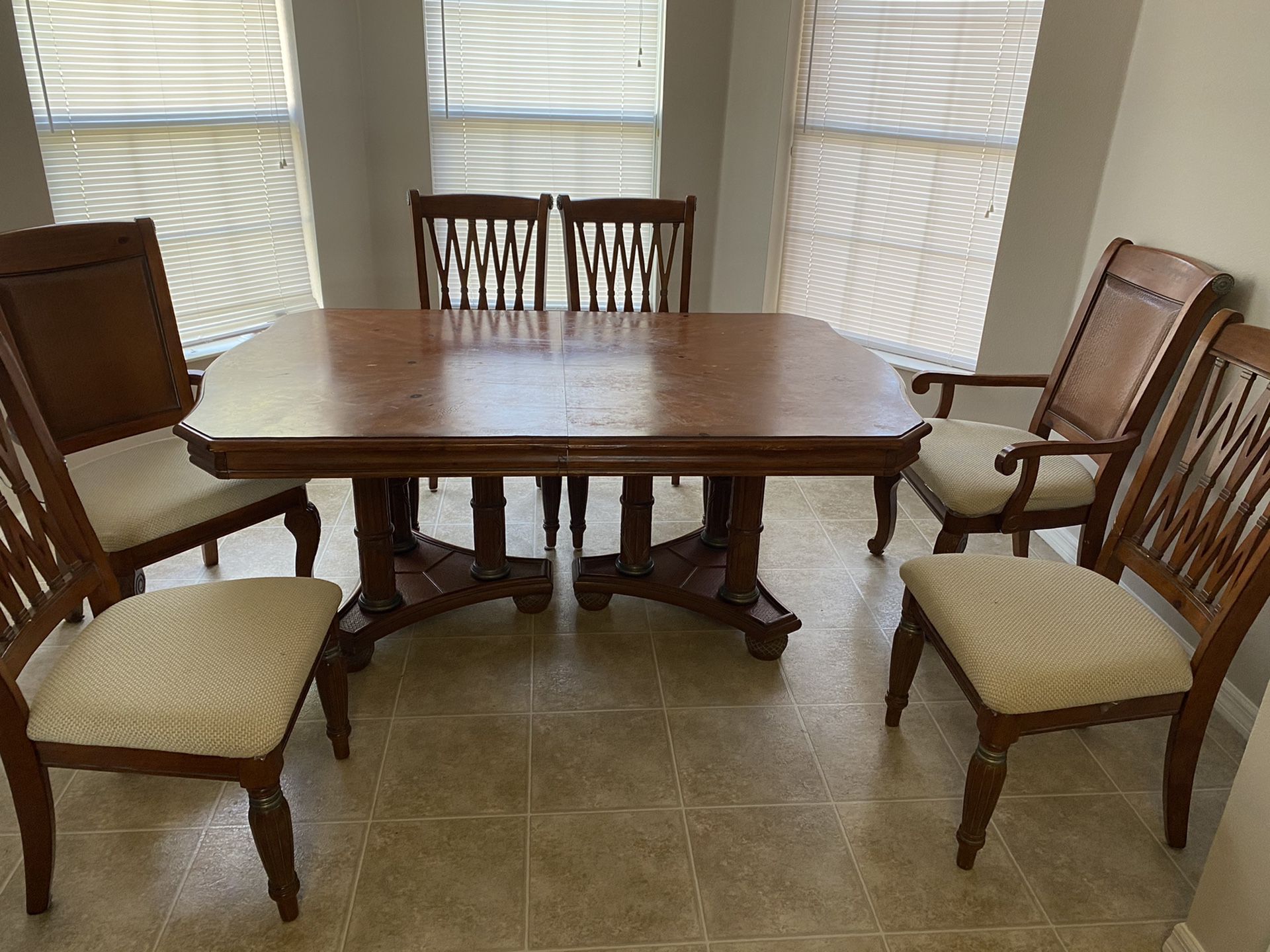 Wood kitchen/dining room table 6 chairs w/ extension