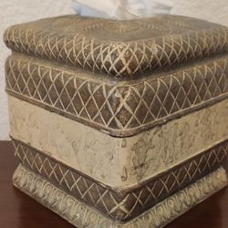 Corinthian Tissue box - Indian ink