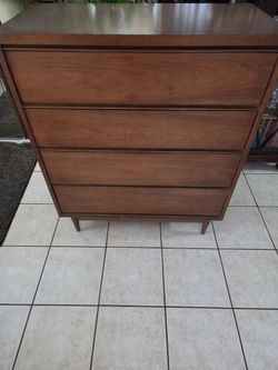 Mcm 4 Drawer Dresser