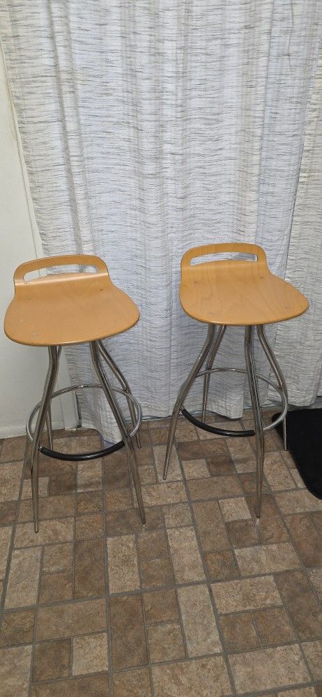 2 Modern bar stools