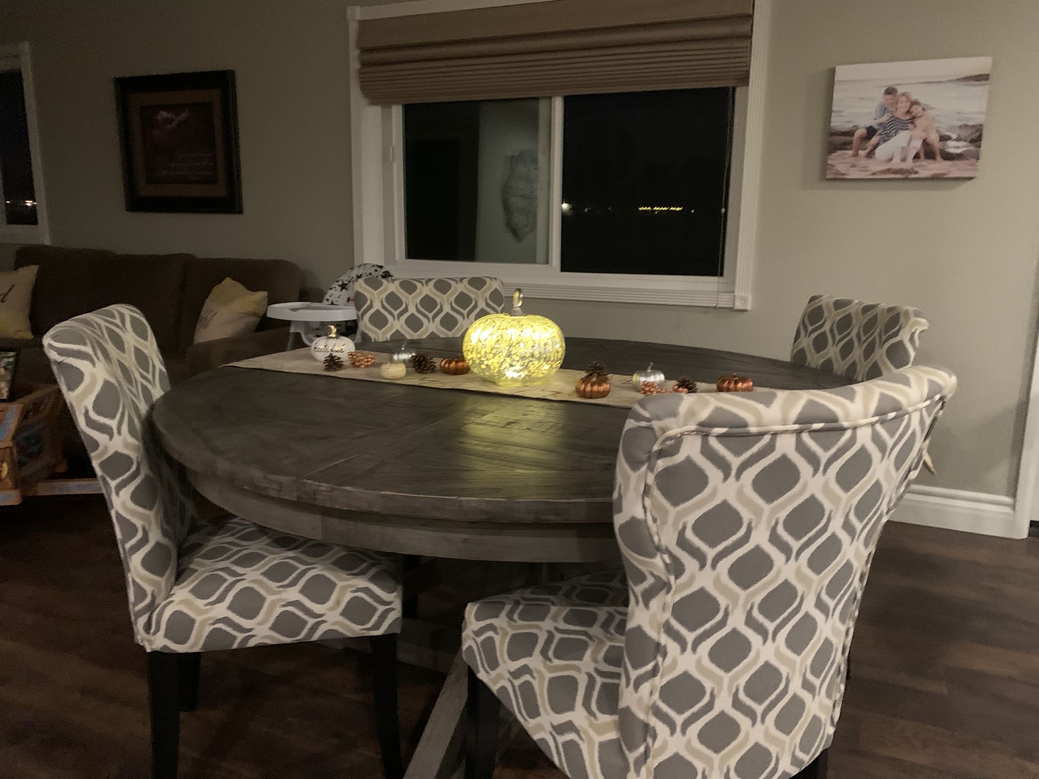 🪑 Distressed Dining Table Set – Rustic Charm & Versatility