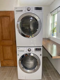 LG Washer And Gas Dryer Laundry Set 