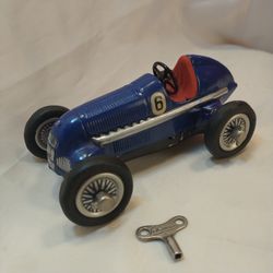 VINTAGE SCHUCO STUDIO 1050 RACING CAR WITH KEY!