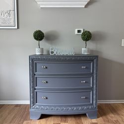 ✨🩶Beautiful Solid Wood Dresser🩶✨