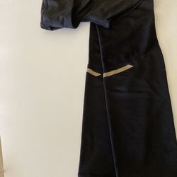 Reebok Women’s New with Tags skinny Yoga pants size M with logo /accents