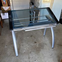 Art Desk 