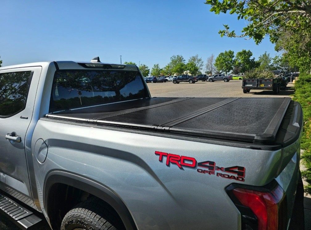22-25 Toyota Tundra 6.5ft HARD Top Tri Fold tonneau Cover