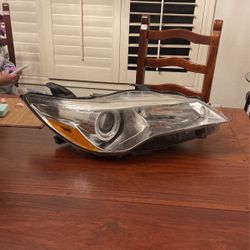 2016 Toyota Camry Right Headlight
