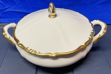 Vintage Bowl with lid from Eschenbach Bavaria Germany. From the 1930s