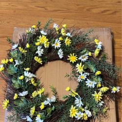 10" Spring Daisy Floral Wreath – NEW
