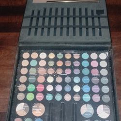 Unused Ulta Makeup Kit no Beushes