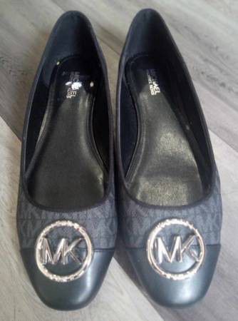 Like New Michael Kors Black Ballerina Style Loafers

