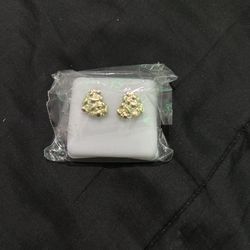 14k played gold heart shaped earrings