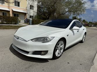 2015 Tesla Model S Perfect