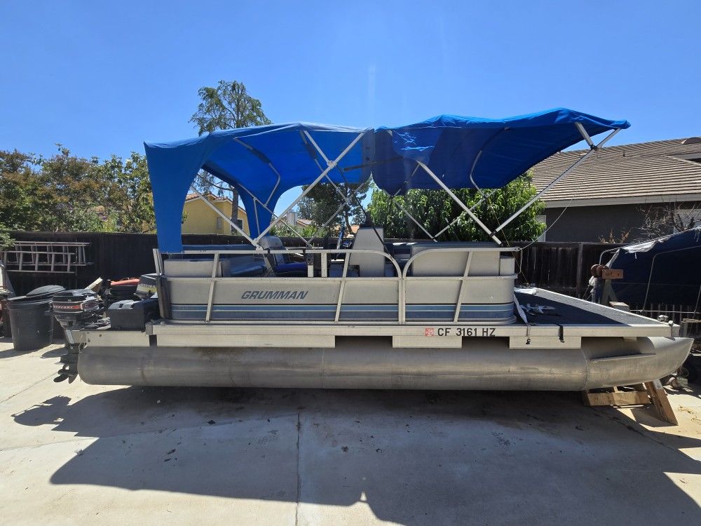 1987 Grumman 20 foot pontoon