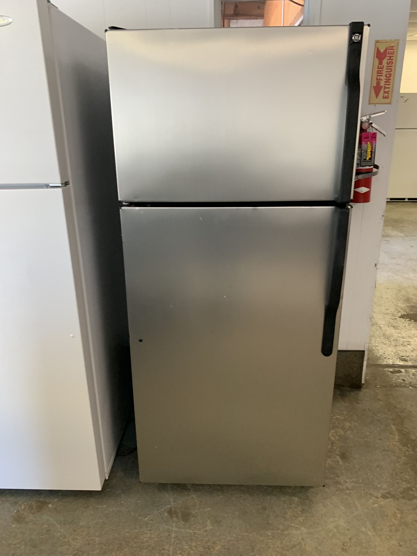 Top freezer refrigerator 28” wide no ice maker
