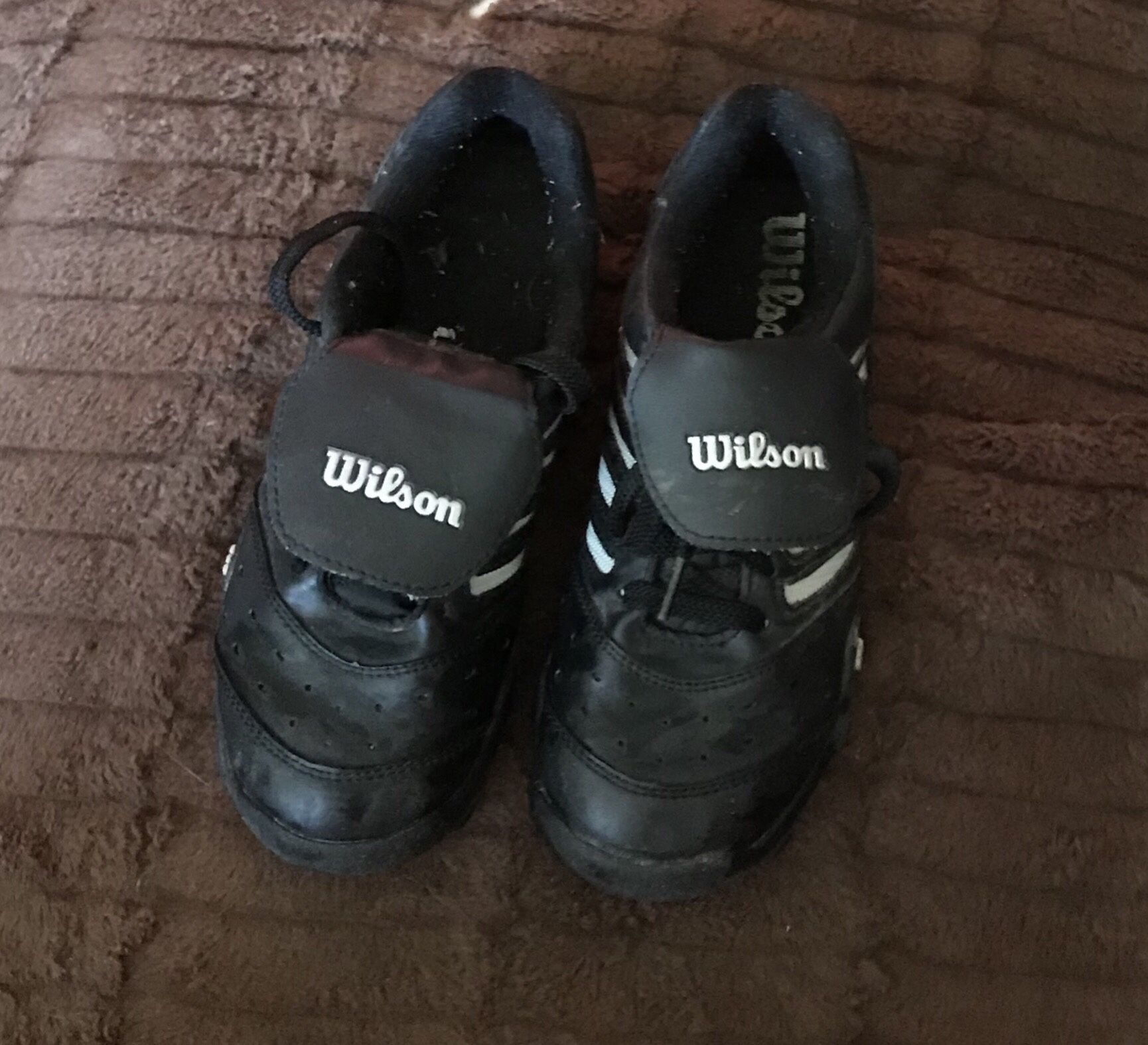Kids Wilson Baseball Shoes size 2