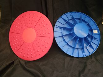 Pair of HearthSong Balance Boards / Wobble Discs – Red & Blue